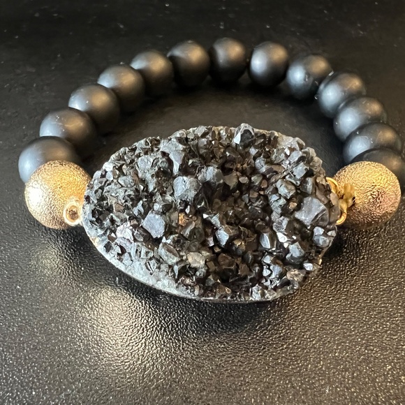 Several pieces of jewellery - $60 each - Picture 4 of 9